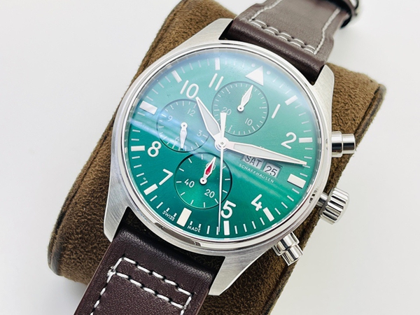 アイ・ダブリュー・シー側面デザイン